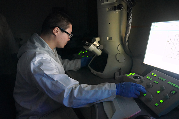 Yan Cui, Mines biomedical engineering Ph.D. student, works on the university's current scanning transmission electron microscope.