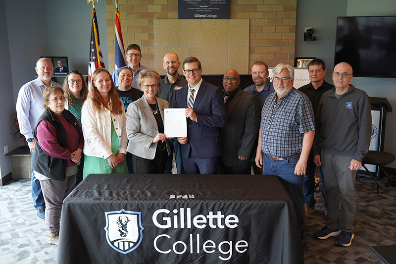 The agreement with Gillette College ensures a smooth transfer of credits for students pursuing a bachelor’s degree in the following disciplines: biology, pre-professional health, chemistry, civil engineering, industrial engineering, geological engineering, and metallurgical engineering.